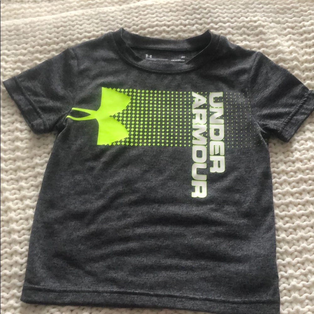 UA heat gear tee size 2t